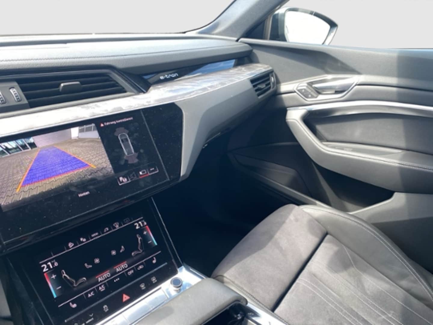 Bild über Audi Q8 e-tron S line 50 e-tron quattro - für weitere Informationen kontaktieren Sie den Audi Partner