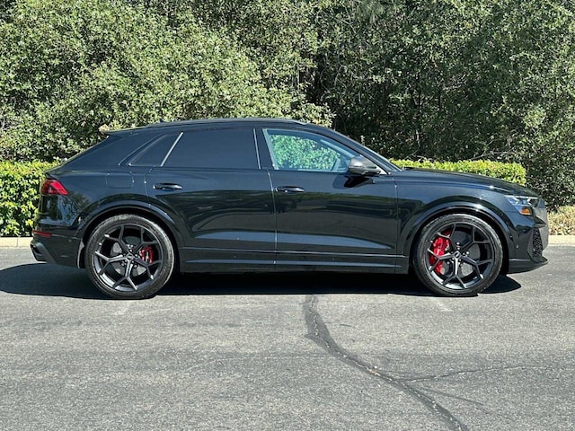 2025 Audi RS Q8 SUV performance