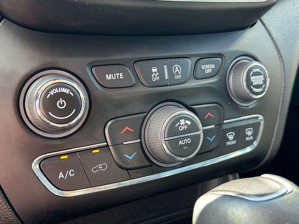 2021 Jeep Cherokee Latitude Lux - Photo 33