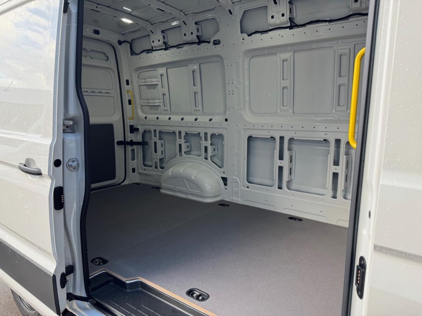 Volkswagen Crafter Kasten mittlerer Radstand – Bild 10