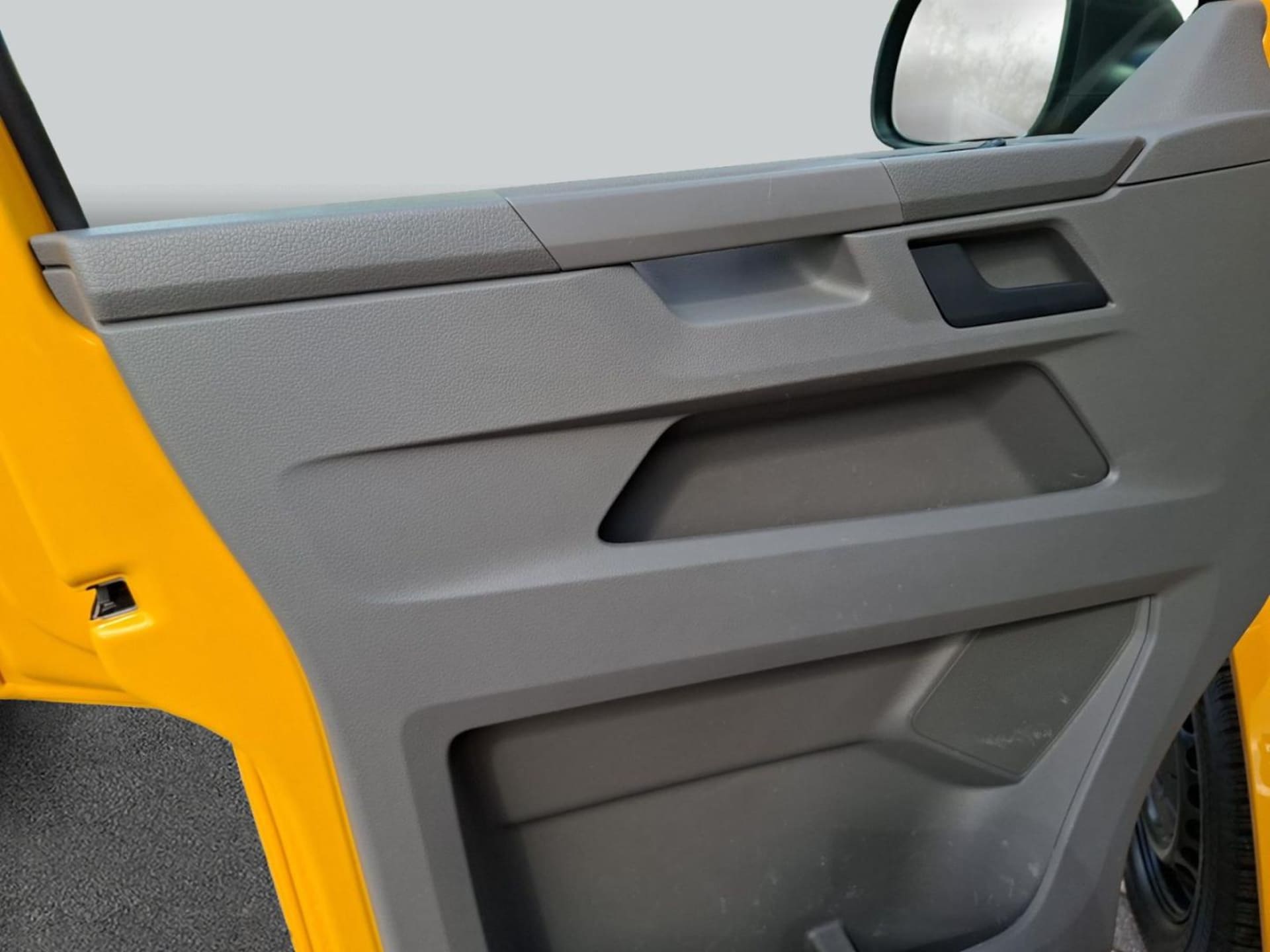 Volkswagen T6.1 Transporter Kombi langer Radstand