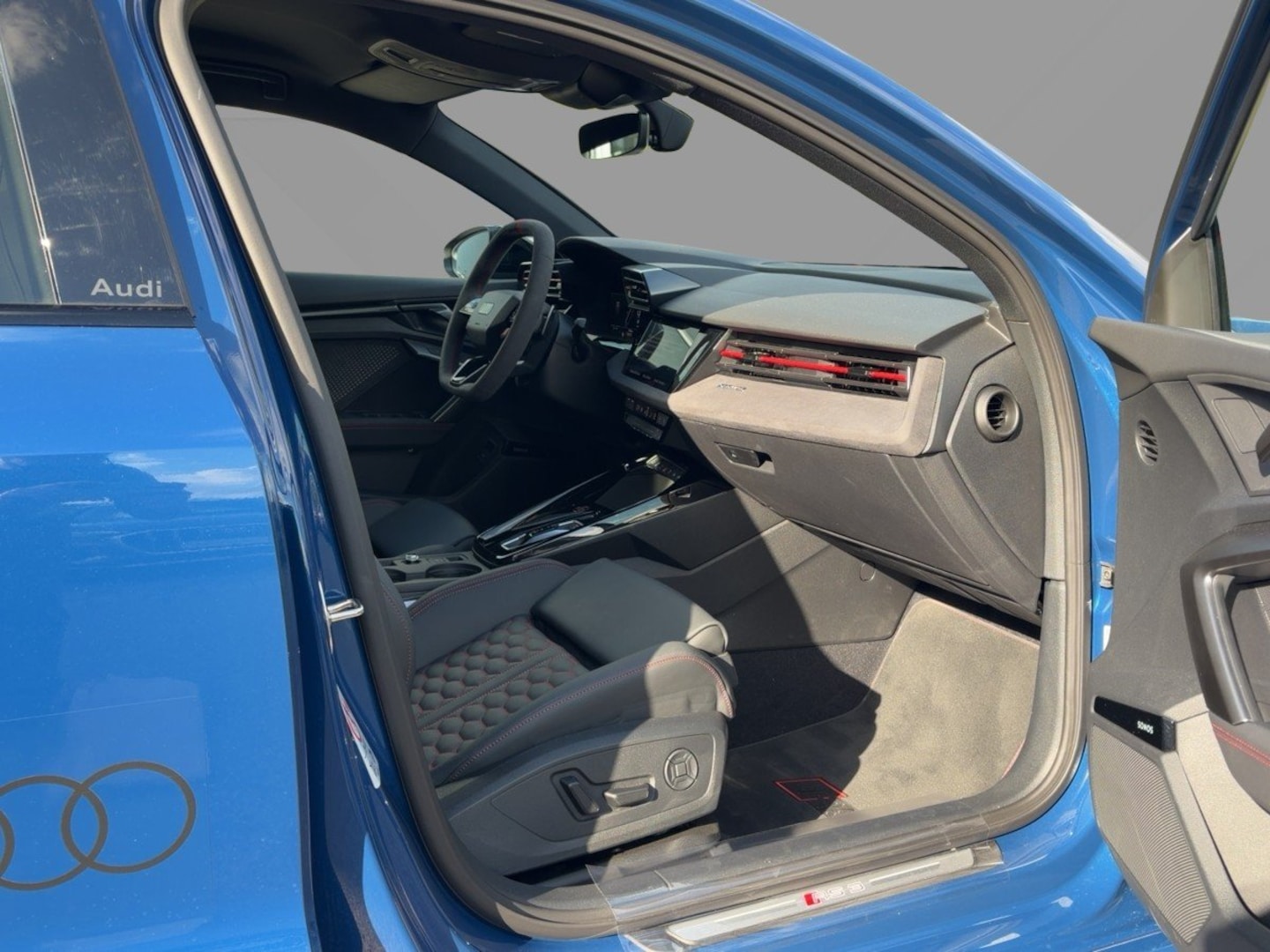 Bild über Audi RS 3 Sportback TFSI quattro 294 kW S tronic - für weitere Informationen kontaktieren Sie den Audi Partner