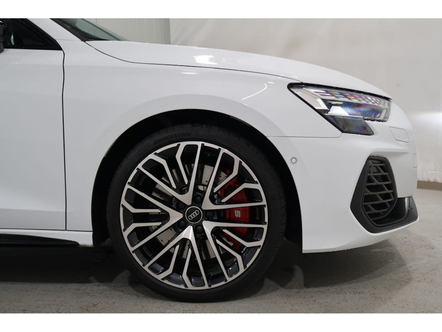Bild über Audi S3 Sportback TFSI quattro S tronic - für weitere Informationen kontaktieren Sie den Audi Partner