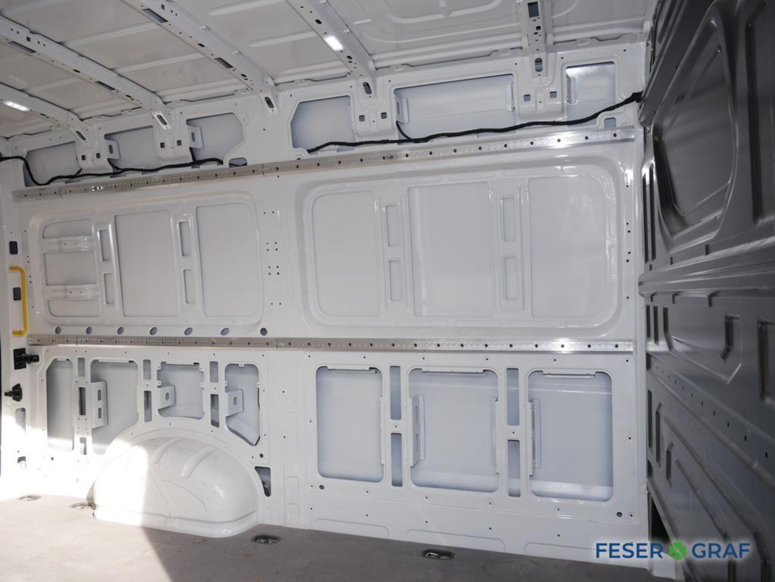 Volkswagen Crafter Kasten mittlerer Radstand – Bild 6