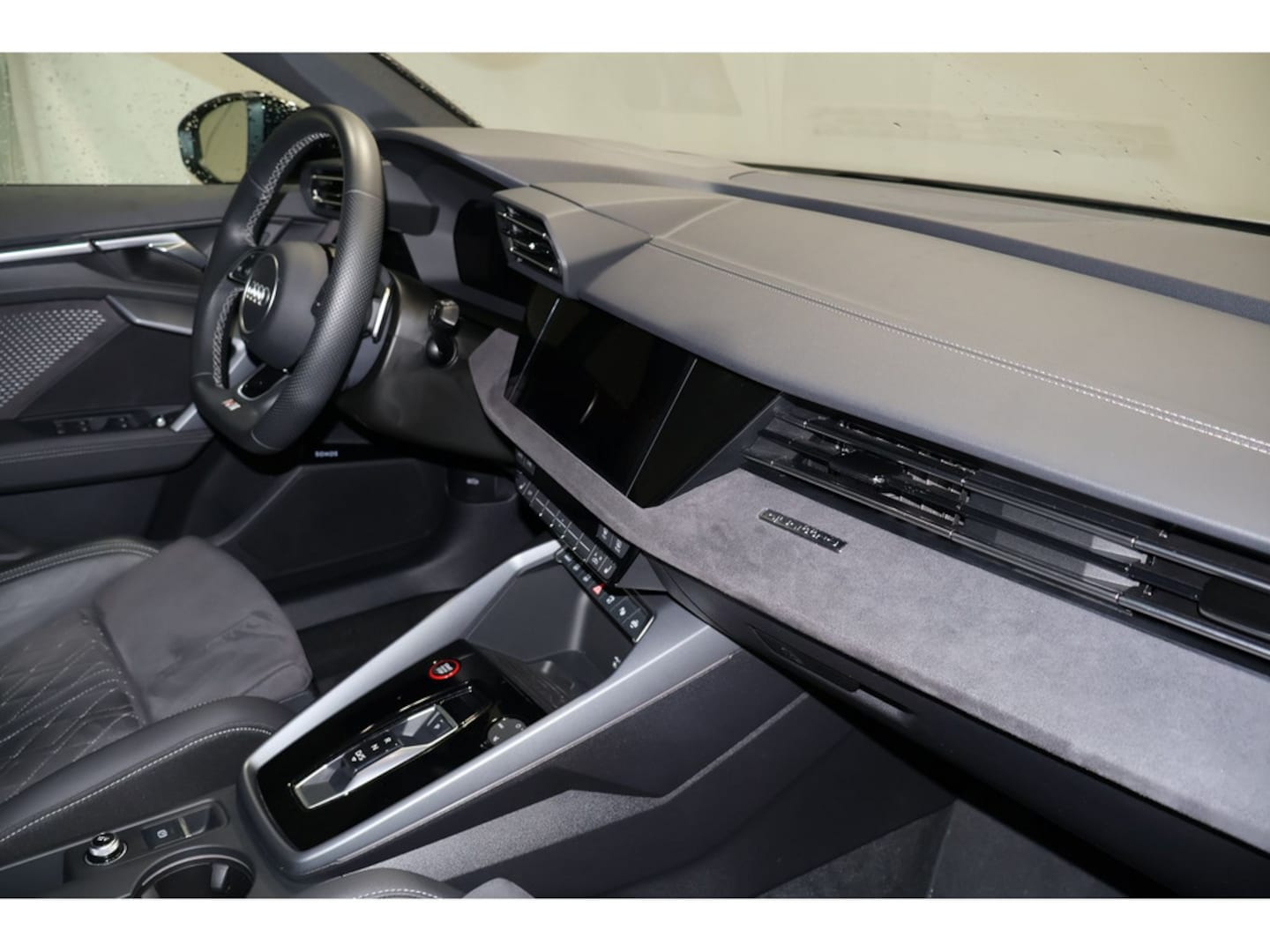 Bild über Audi S3 Sportback TFSI quattro S tronic - für weitere Informationen kontaktieren Sie den Audi Partner