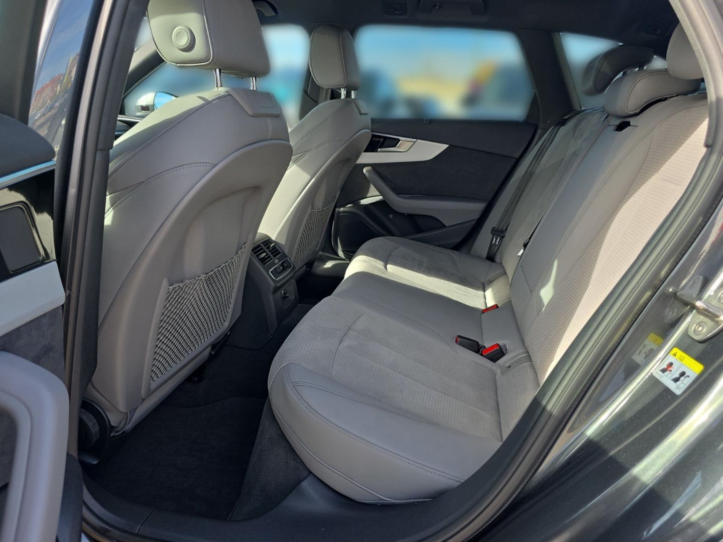 Bild über Audi A4 Avant S line 45 TFSI quattro S tronic - für weitere Informationen kontaktieren Sie den Audi Partner