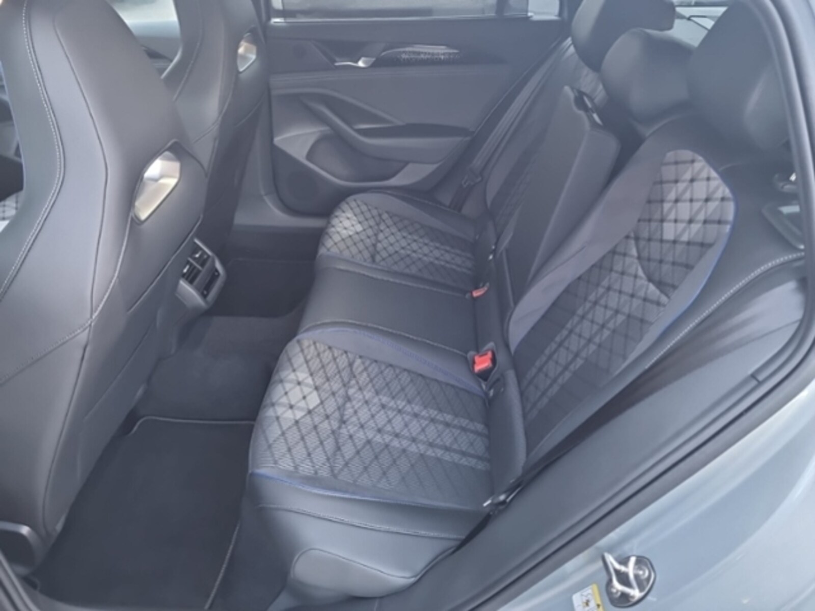 Volkswagen Passat – Bild 13