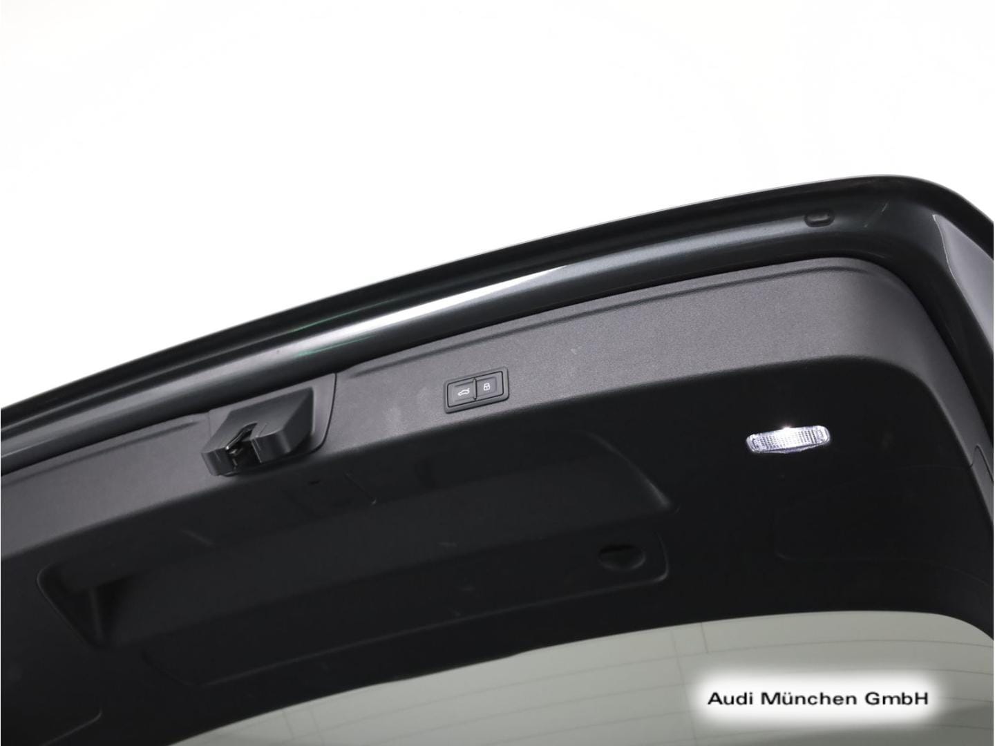 Bild über Audi A4 Avant S line 40 TFSI quattro S tronic - für weitere Informationen kontaktieren Sie den Audi Partner