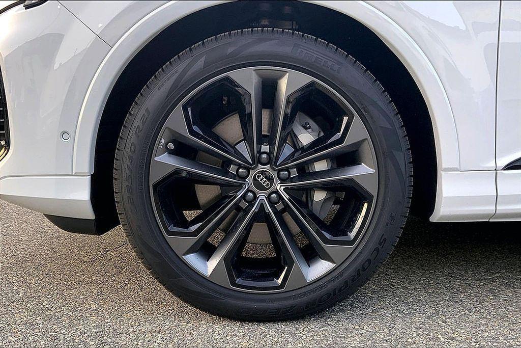 2026 Audi Q7 Premium Plus - Photo 11