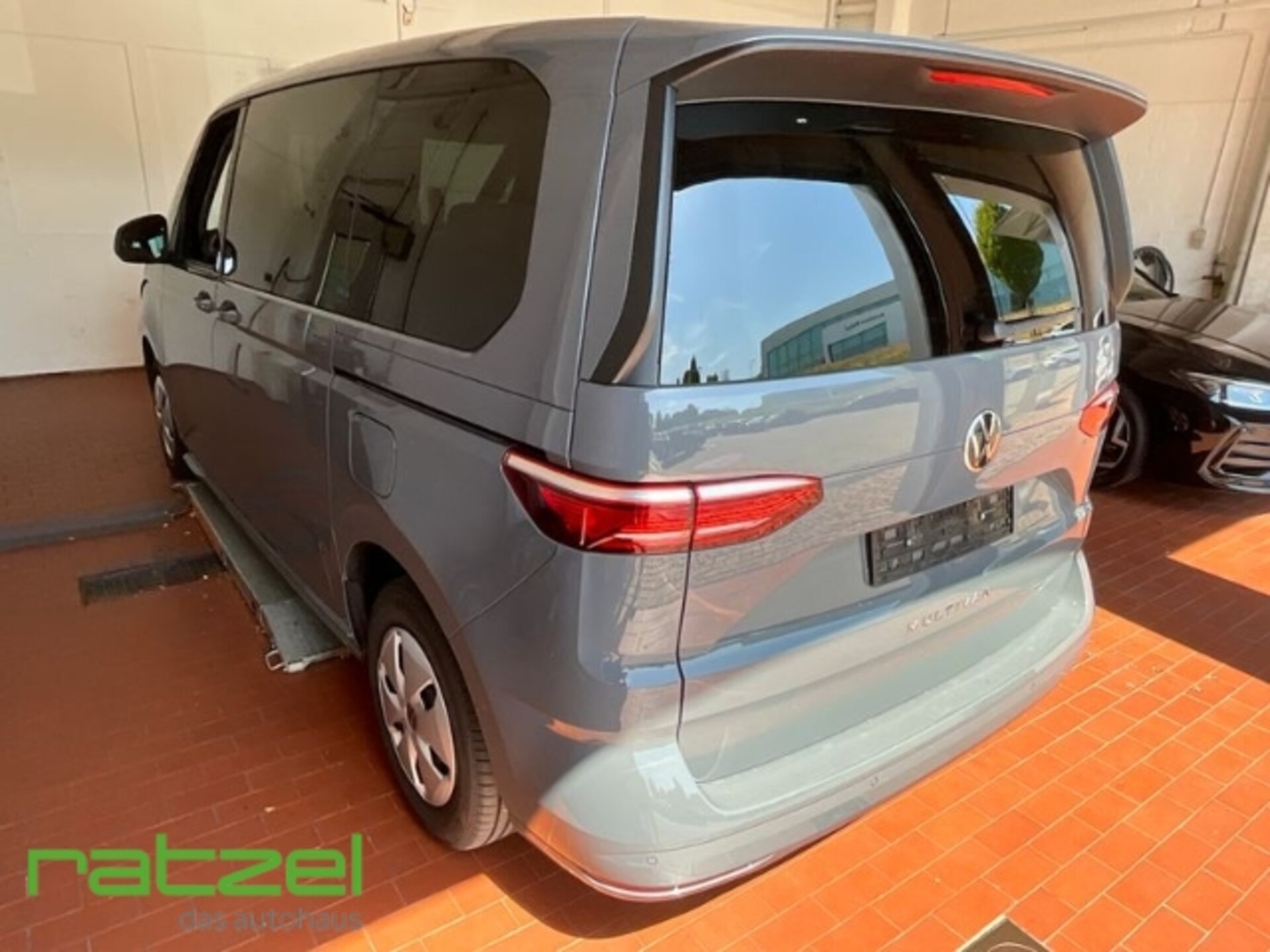 Volkswagen Multivan Basis-Modell