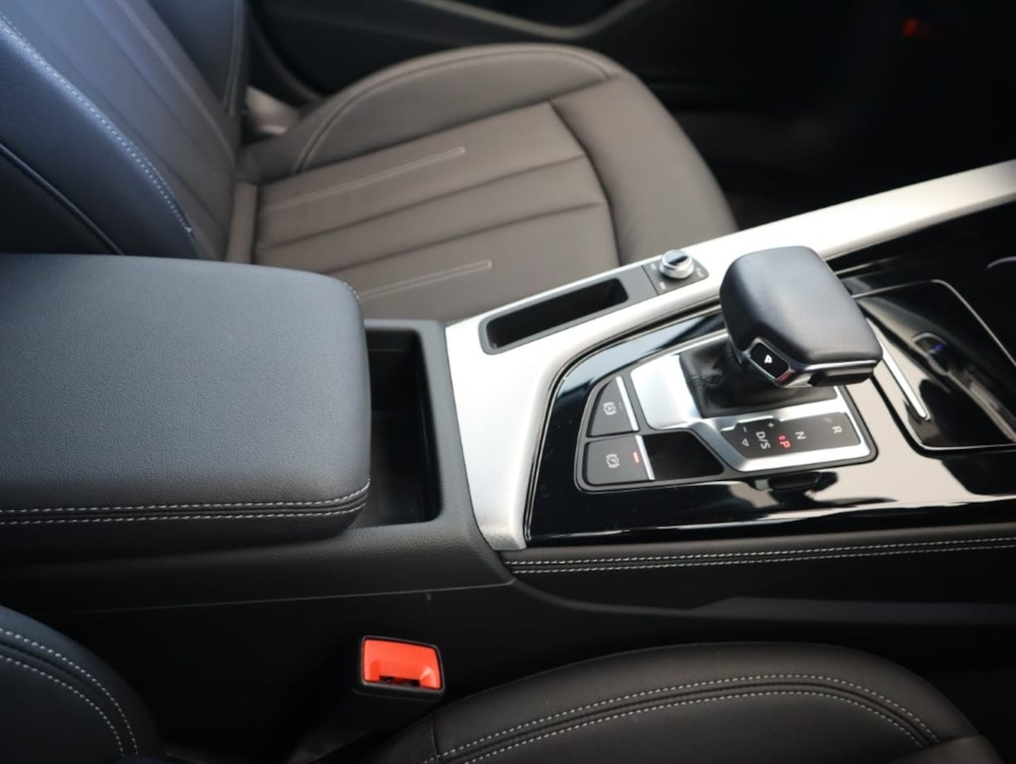 Audi A4 Avant 35 TFSI advanced for more details contact your dealer