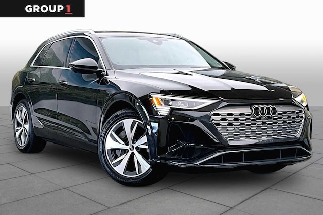 Photo of 2024 Audi Q8 e-tron