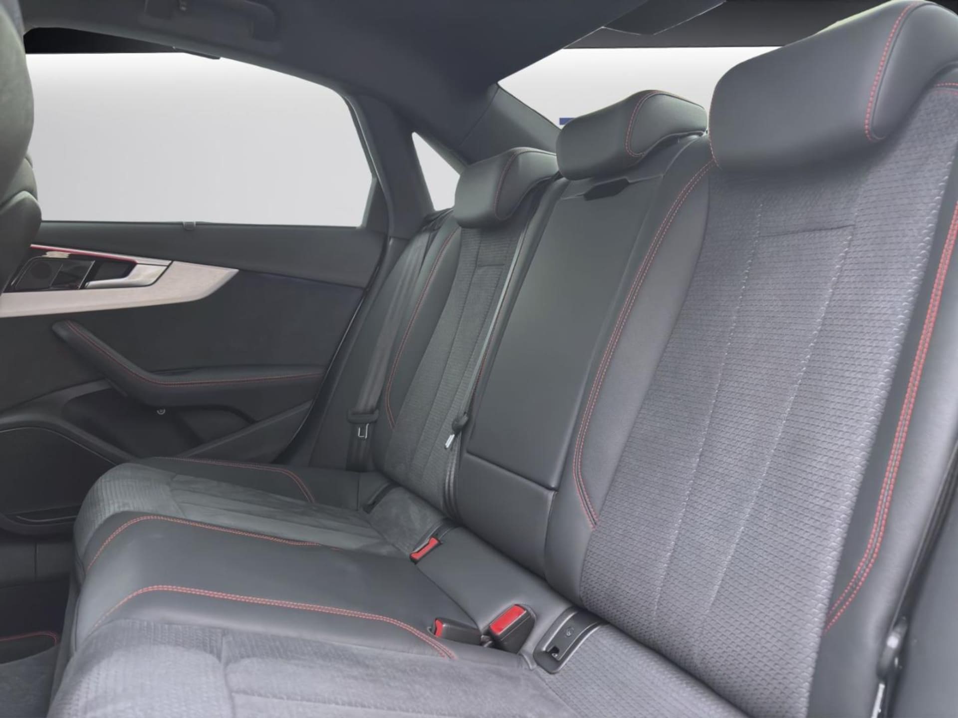 Audi A4 Limousine S line