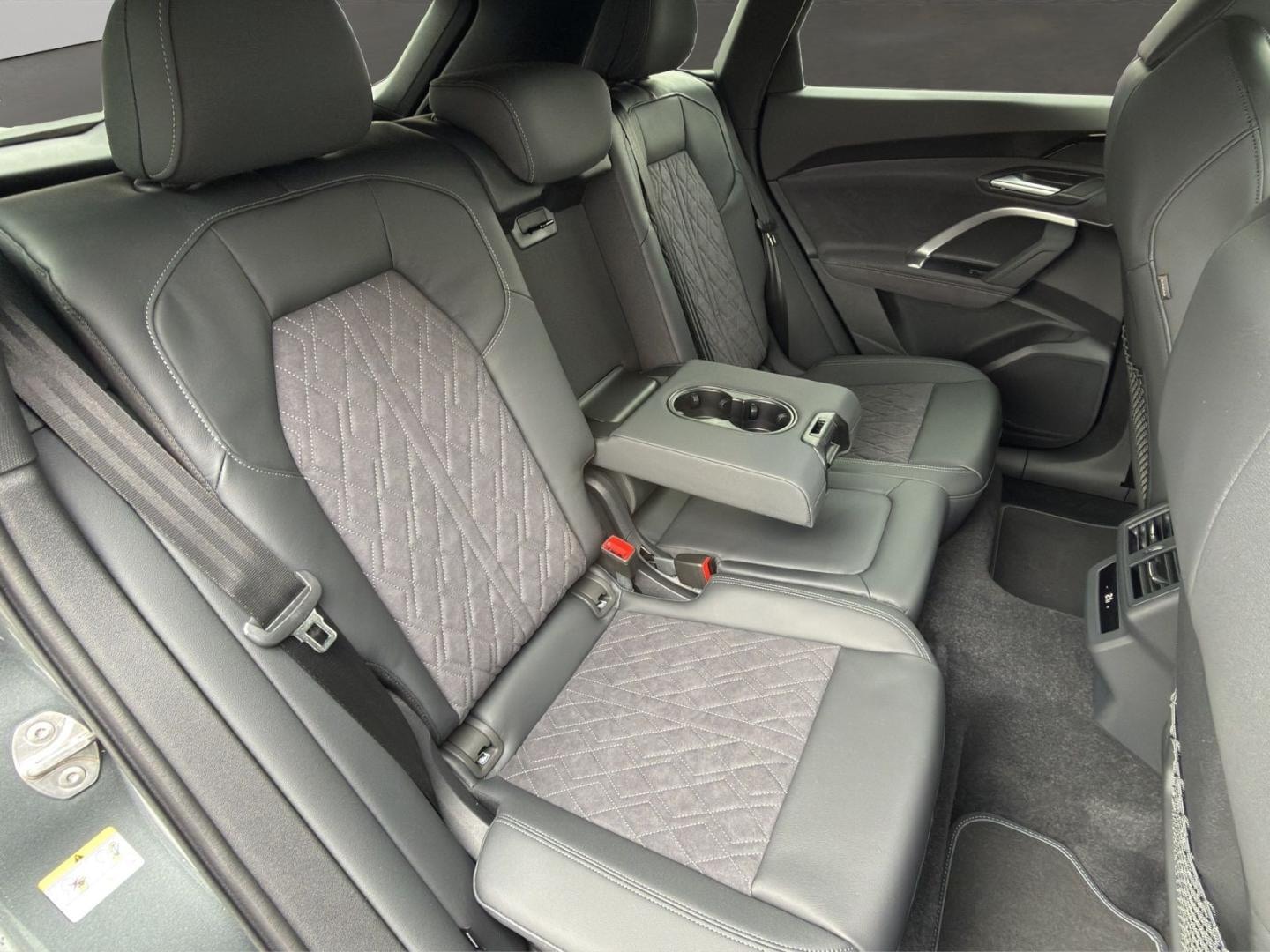 Bild über Audi Q5 SUV TDI quattro 150 kW S tronic - für weitere Informationen kontaktieren Sie den Audi Partner
