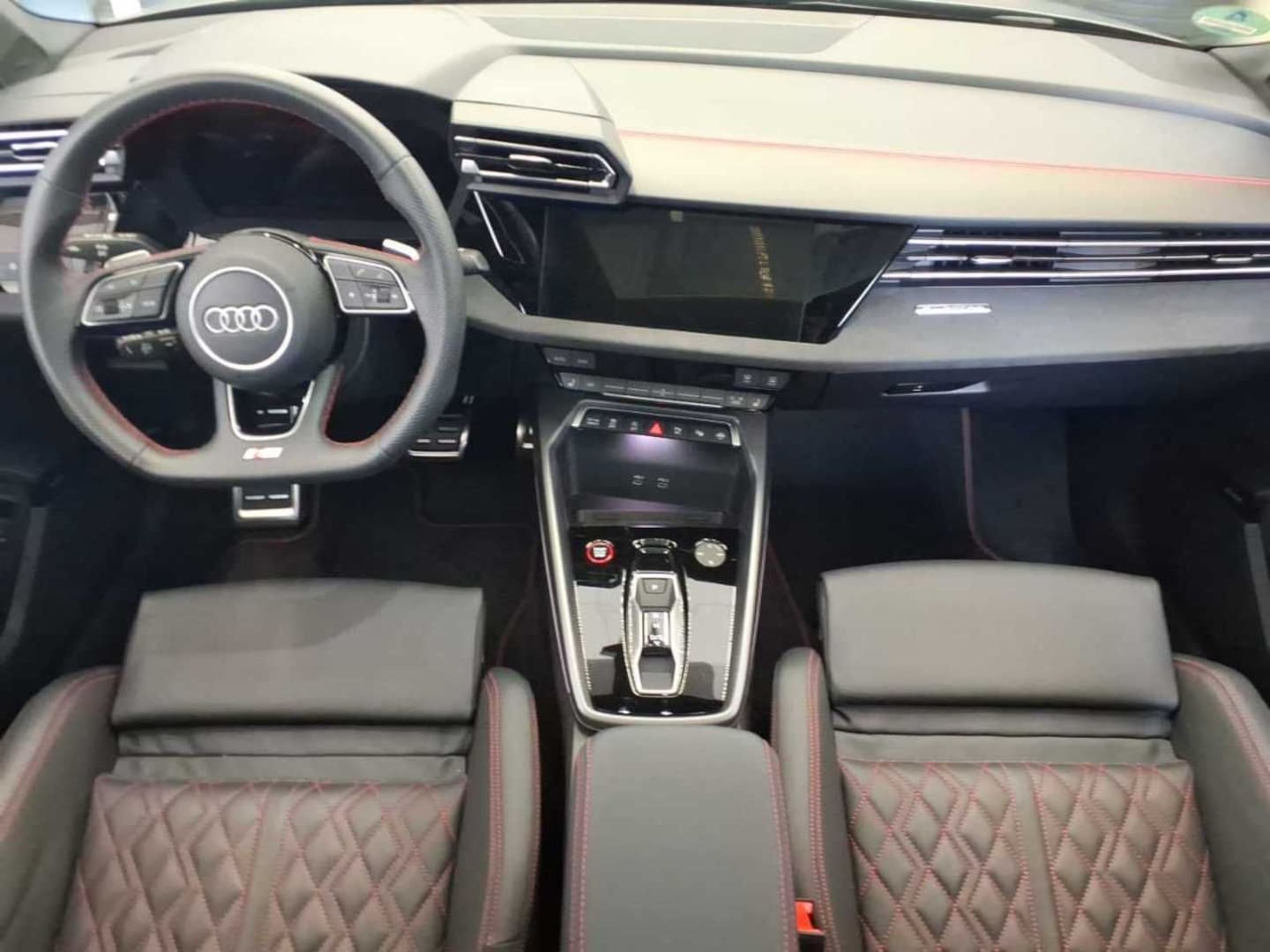 Bild über Audi S3 Limousine TFSI quattro S tronic - für weitere Informationen kontaktieren Sie den Audi Partner
