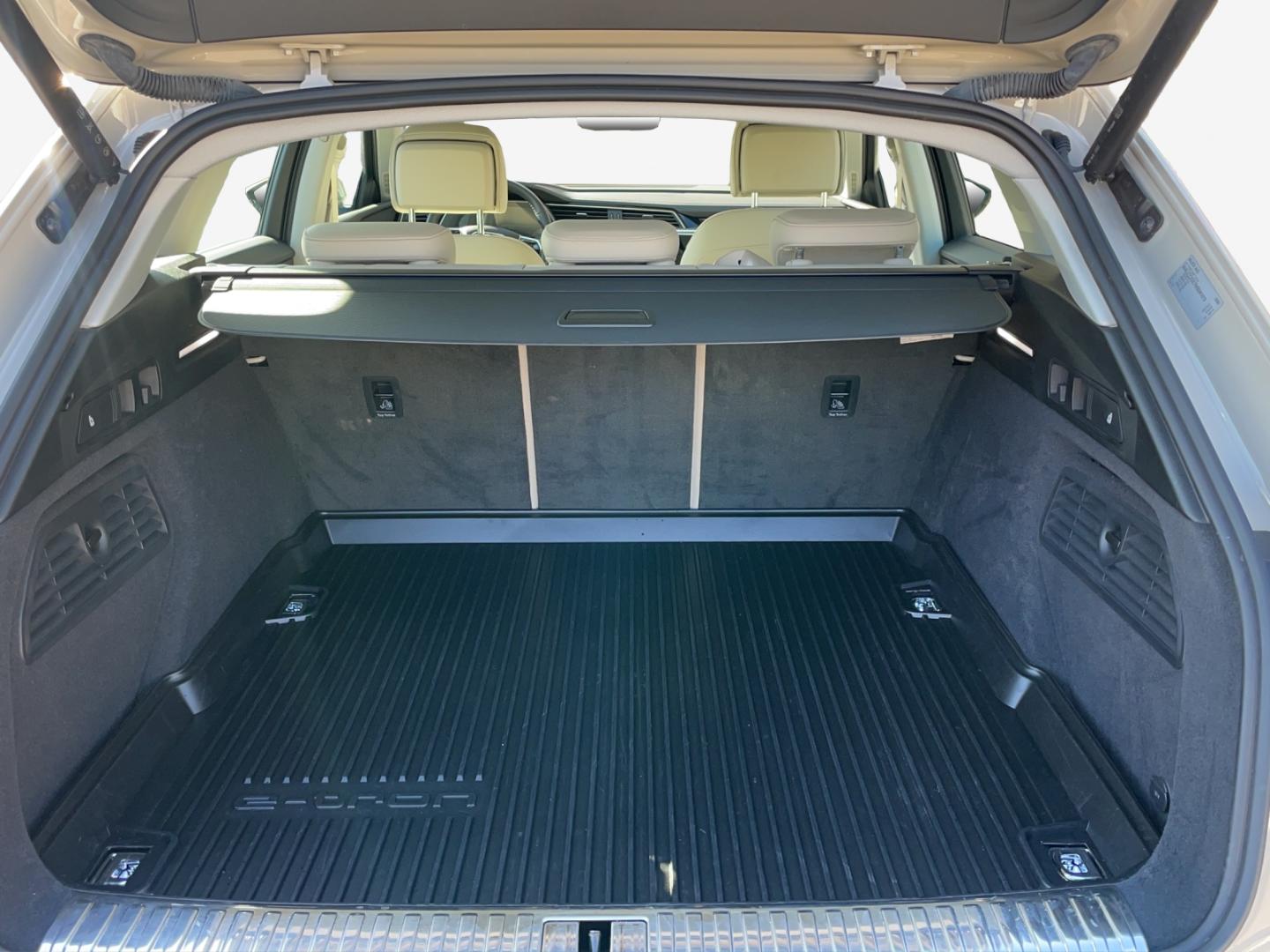 Bild über Audi e-tron Attraction 50 quattro 230,00 kW - for more details contact your dealer