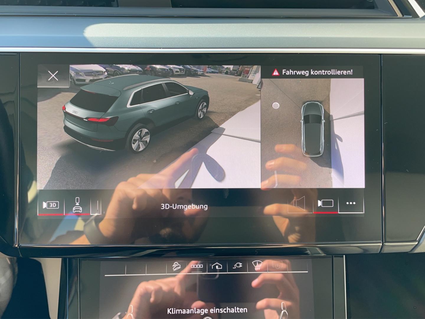 Bild über Audi e-tron Attraction 50 quattro 230,00 kW - for more details contact your dealer