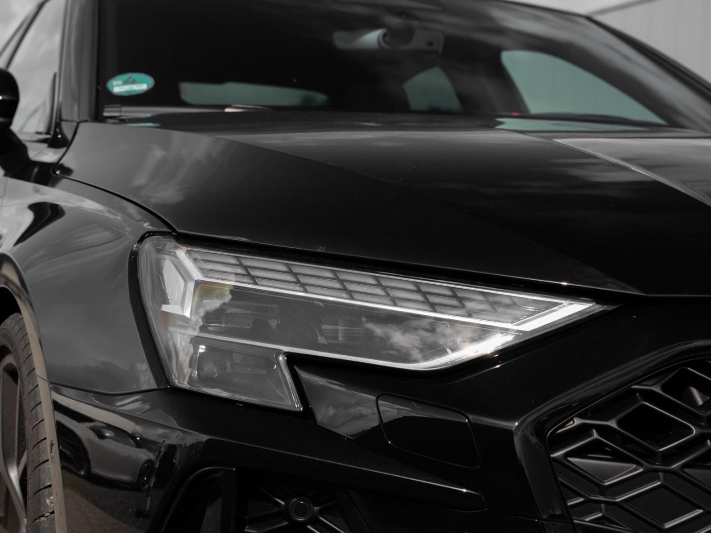 Bild über Audi RS 3 Limousine TFSI quattro 294 kW S tronic - für weitere Informationen kontaktieren Sie den Audi Partner