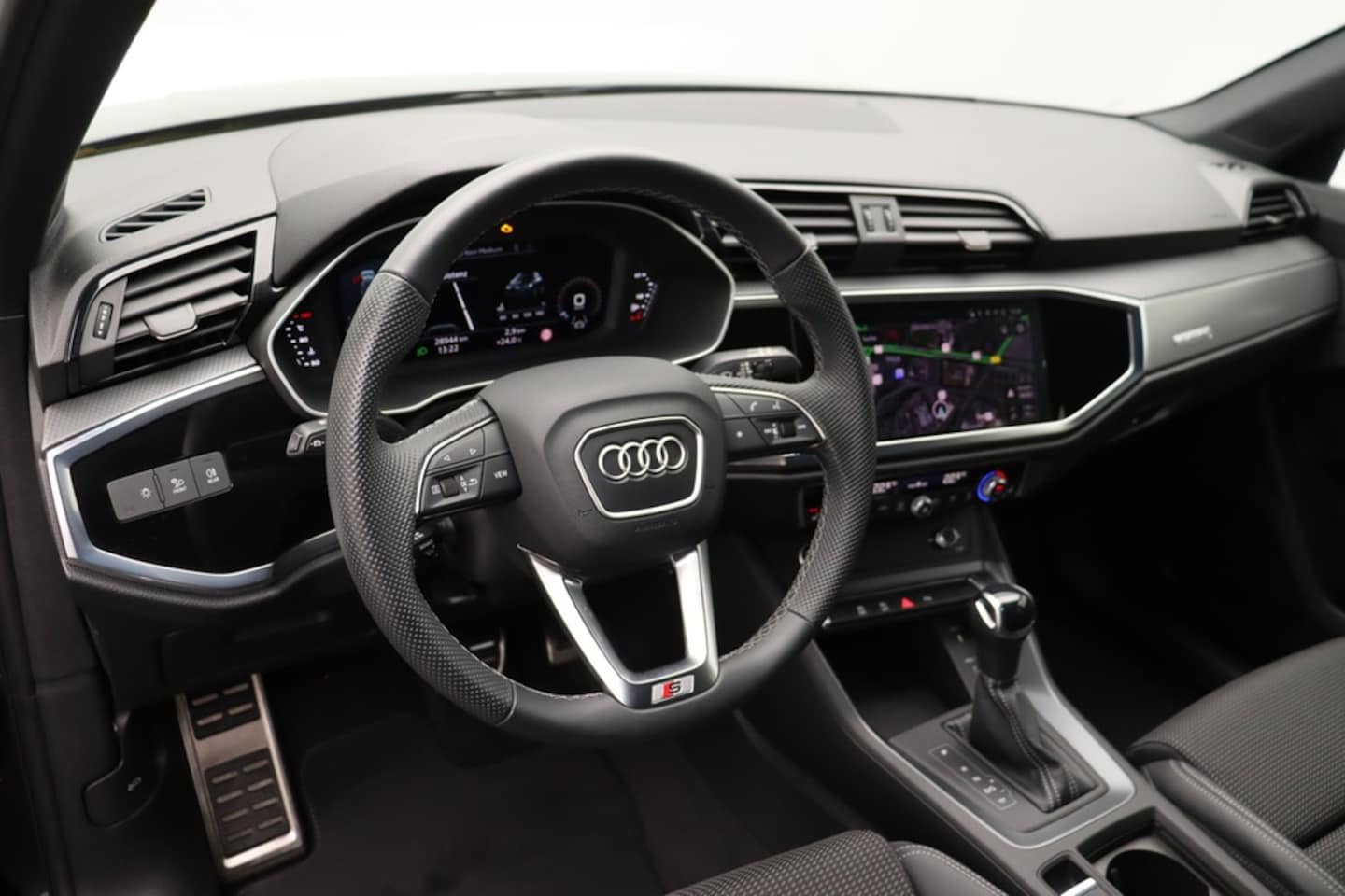 Bild über Audi Q3 S line 40 TFSI quattro S tronic - für weitere Informationen kontaktieren Sie den Audi Partner