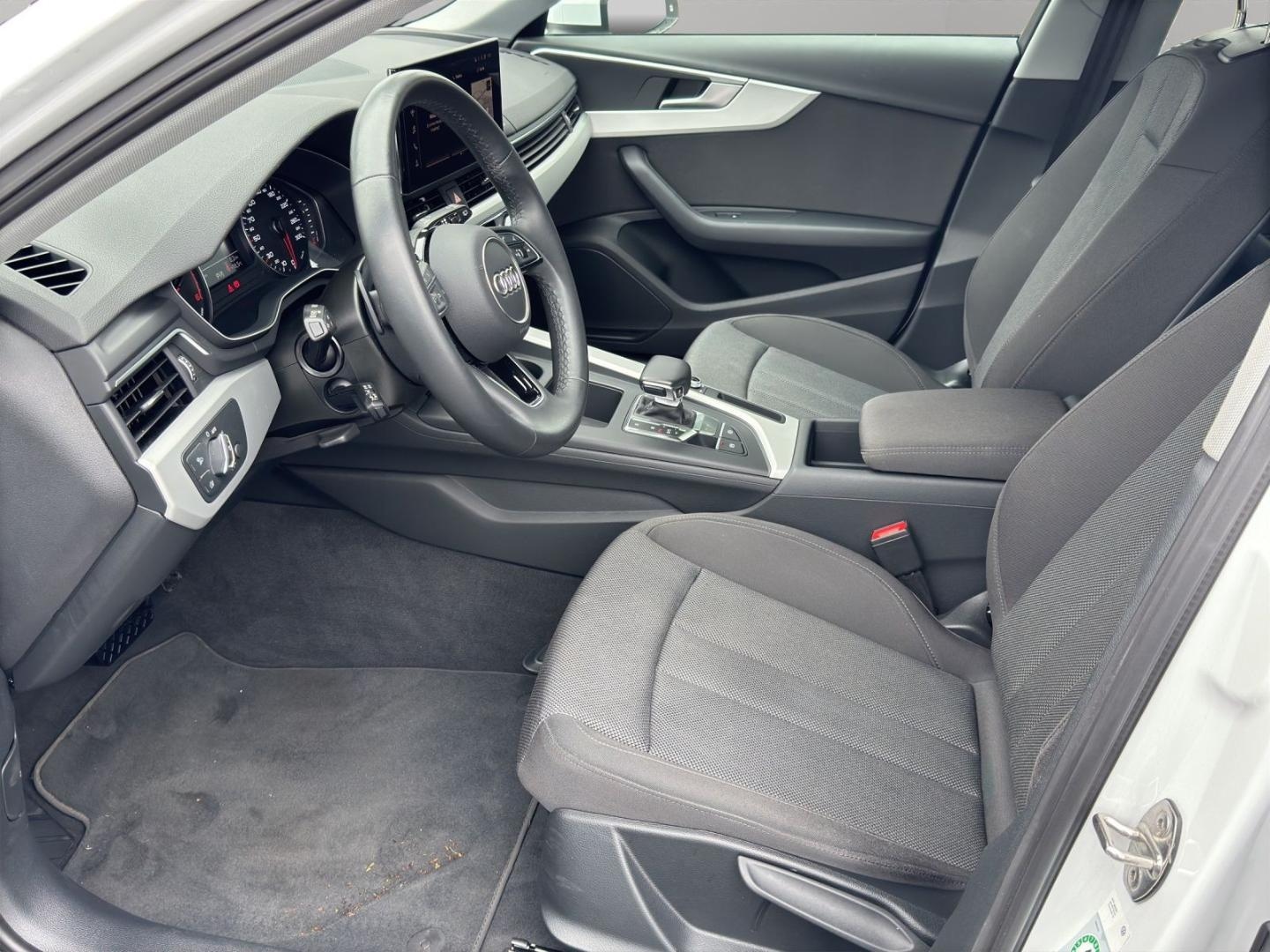 Bild über Audi A4 Avant 30 TDI S tronic - für weitere Informationen kontaktieren Sie den Audi Partner