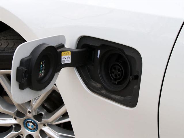 2024 BMW 330E - Image 12