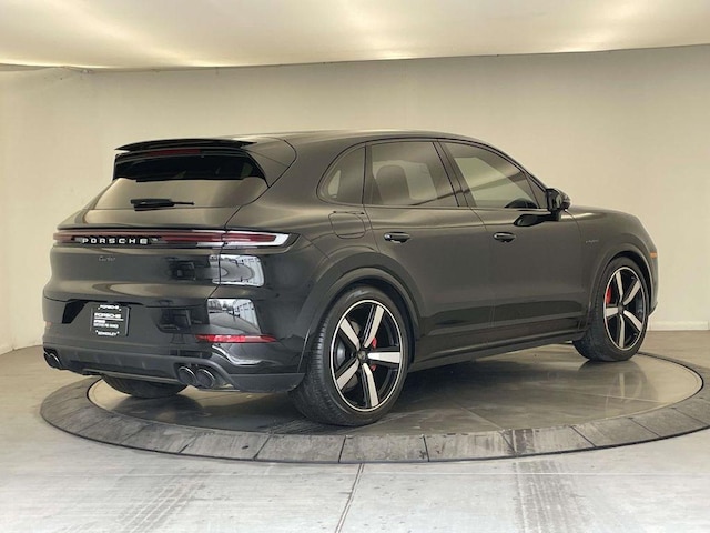 2025 Porsche Cayenne Turbo E-Hybrid - Photo 7