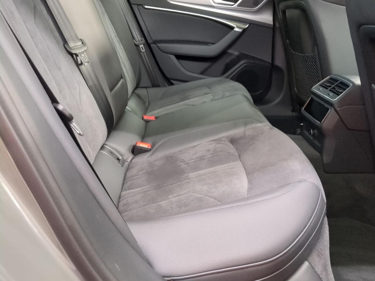 Bild über Audi A6 sport 40 TDI S tronic - für weitere Informationen kontaktieren Sie den Audi Partner