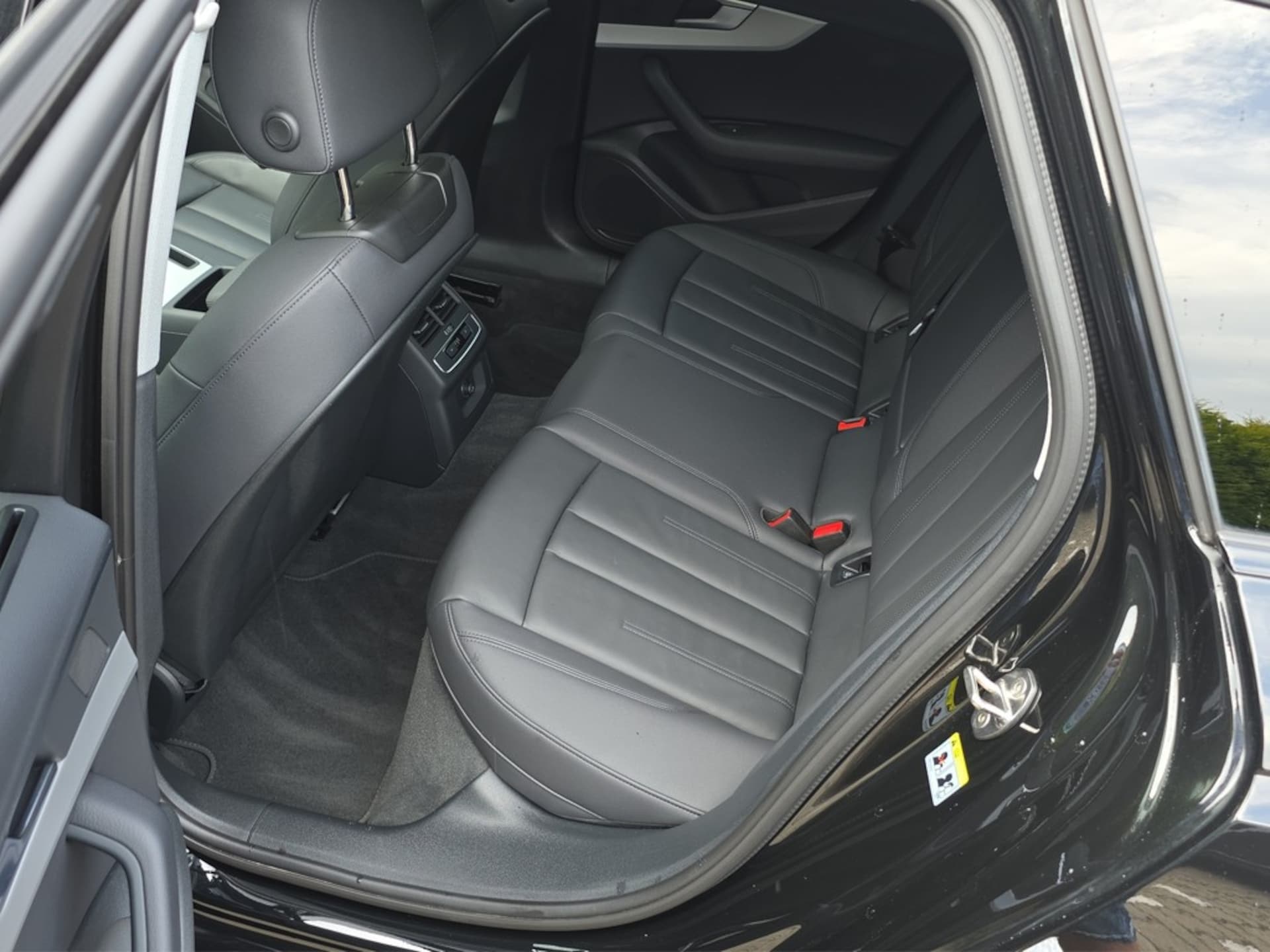 Audi A4 Avant S line
