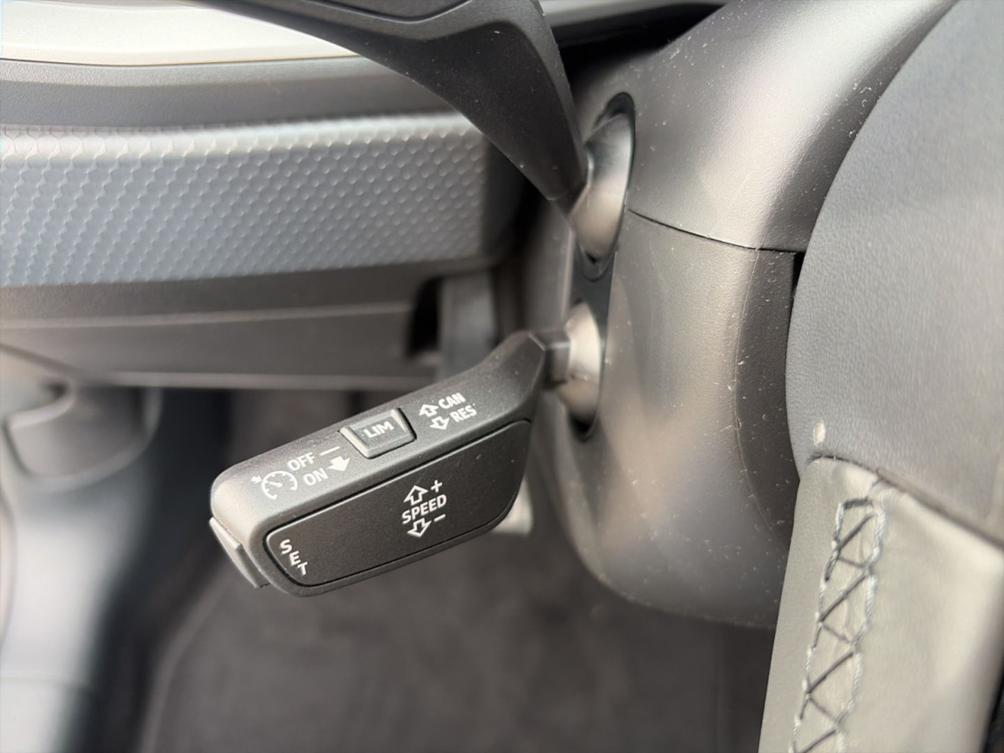 Bild über Audi A1 Sportback S line 30 TFSI S tronic - für weitere Informationen kontaktieren Sie den Audi Partner
