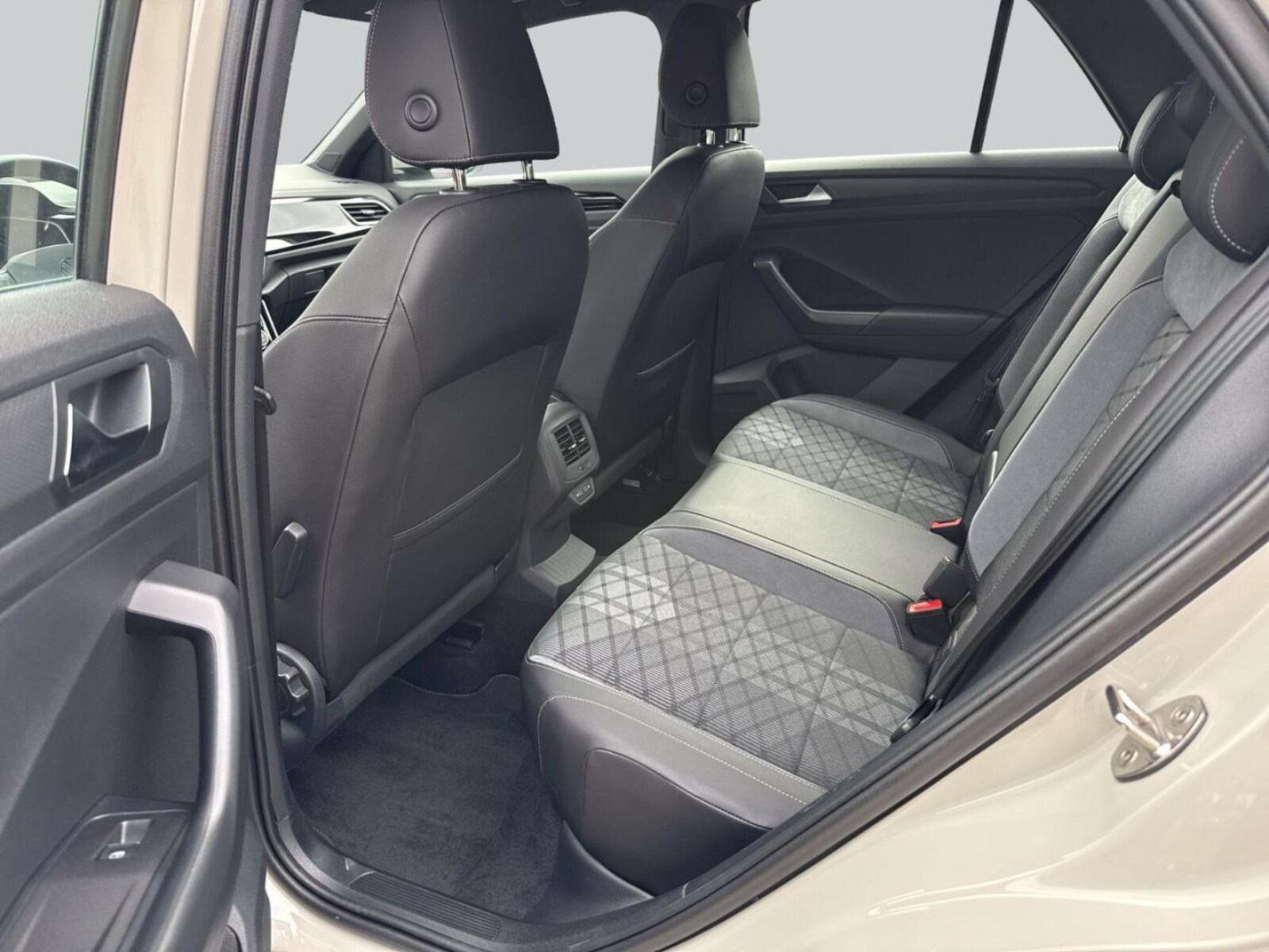 Volkswagen T-Roc – Bild 11