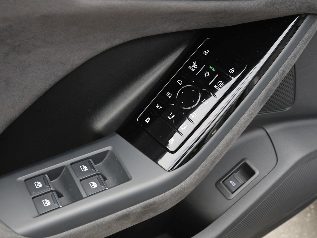 Image about Audi Q6 SUV e-tron e-tron quattro