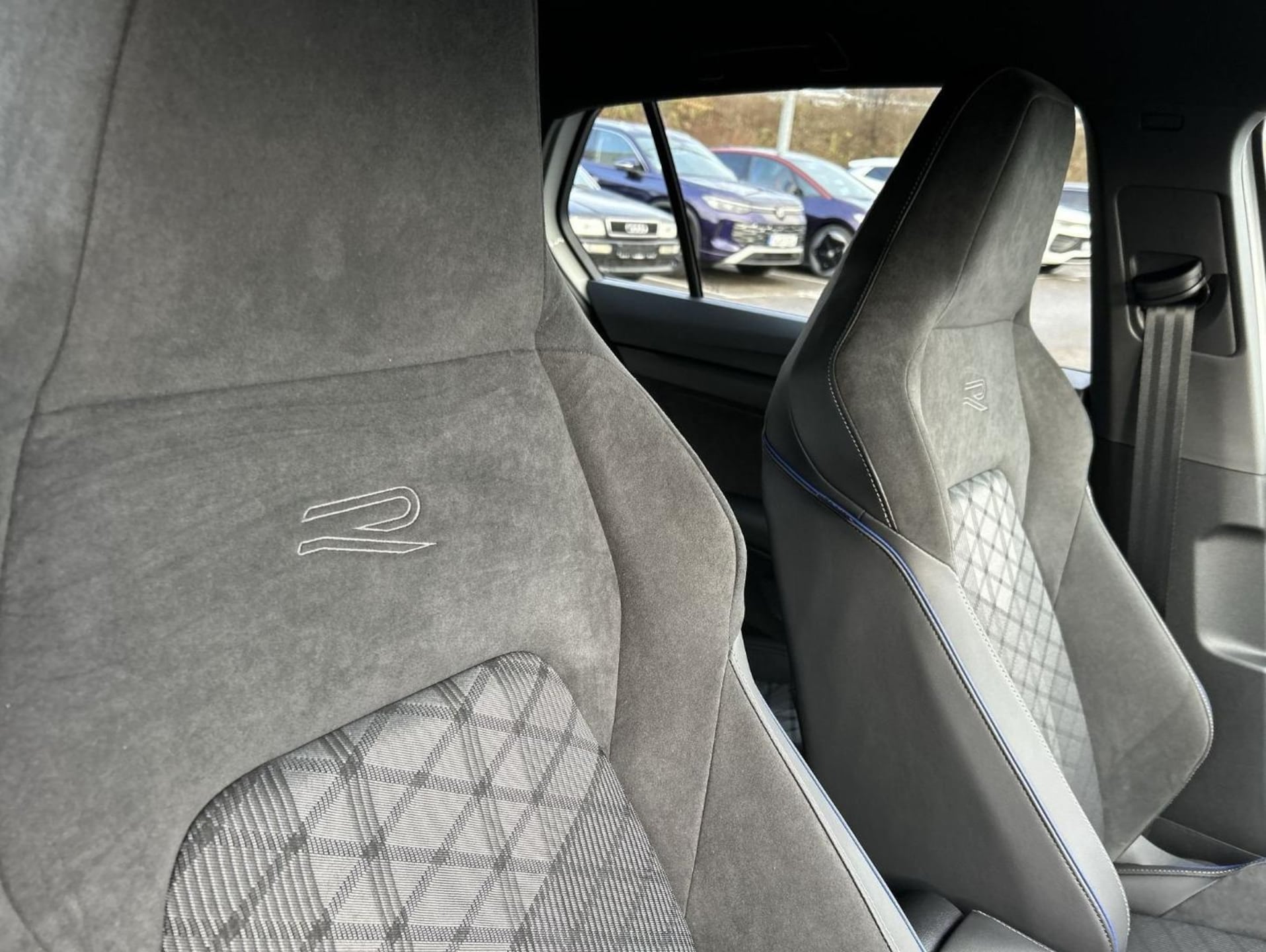 Volkswagen Golf R-Line