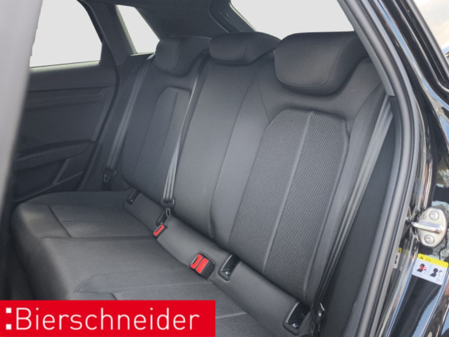 Bild über Audi A3 Sportback 30 TFSI S tronic - für weitere Informationen kontaktieren Sie den Audi Partner