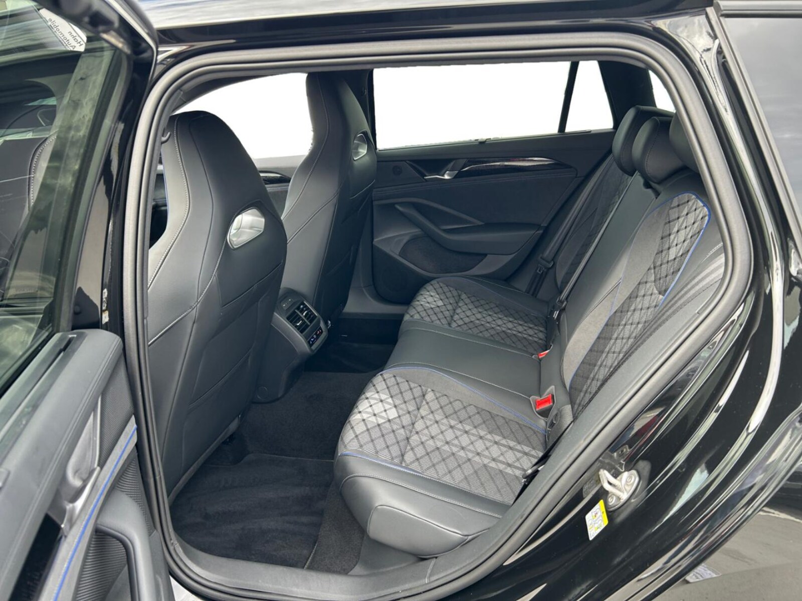 Volkswagen Passat – Bild 9