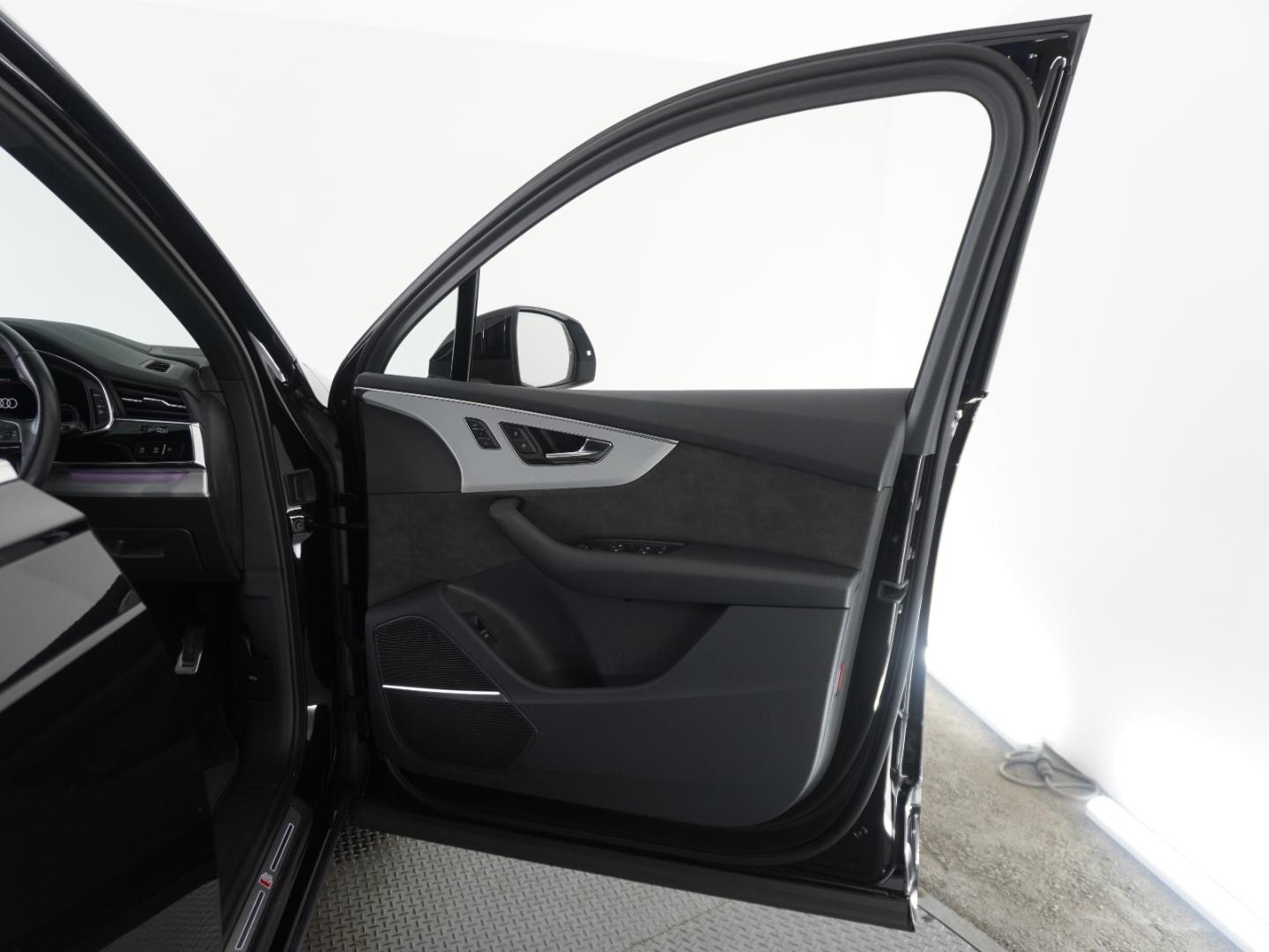 Audi Q7 55 TFSI quattro S line 250(340) kW(PS) tiptronic for more details contact your dealer