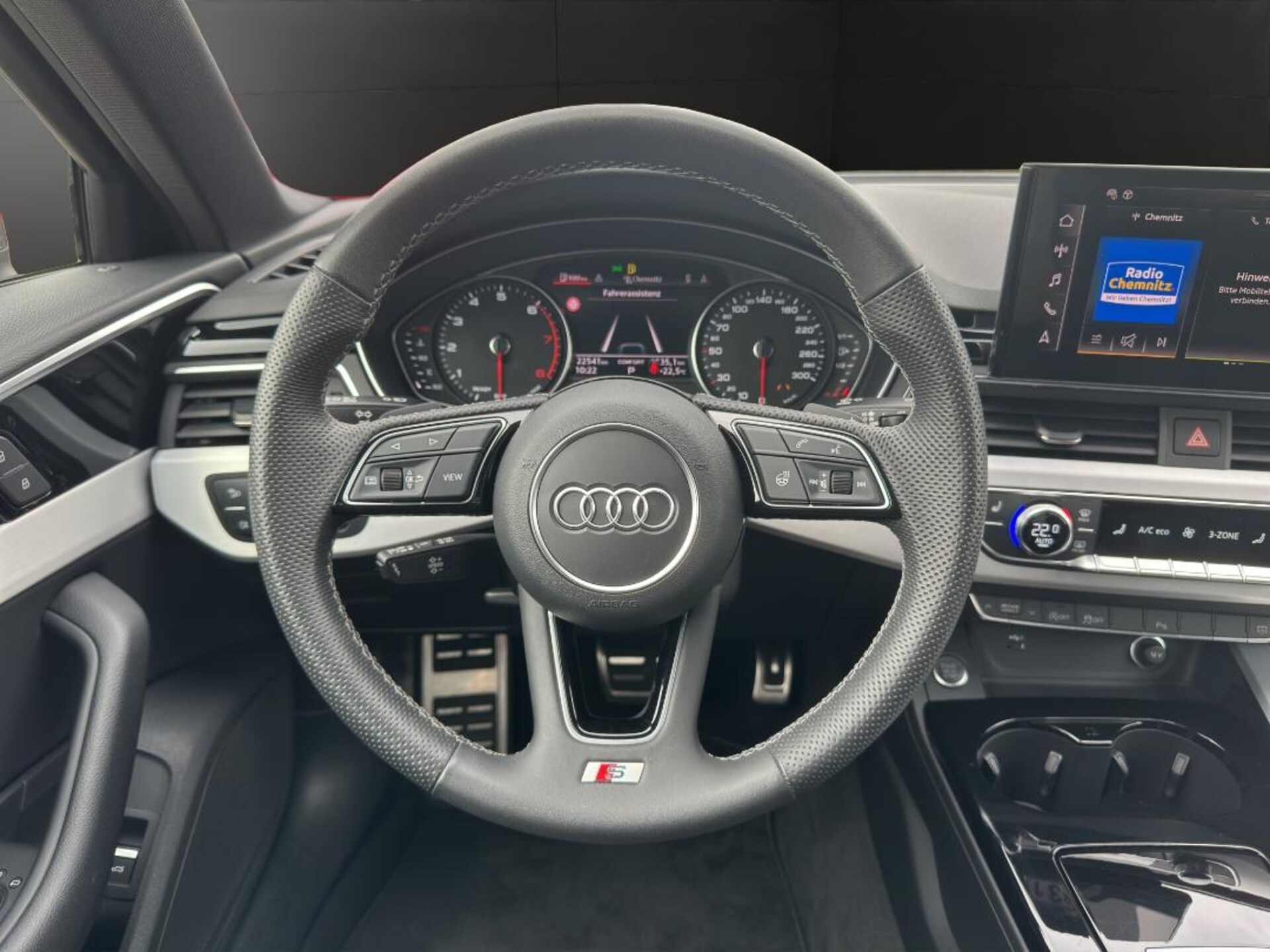 Audi A4 Avant S line
