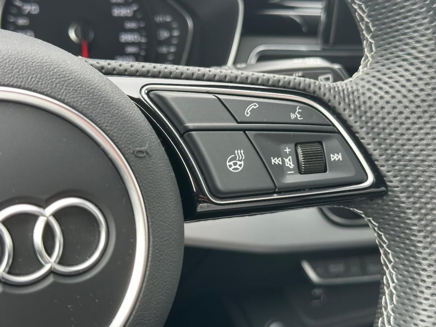Bild über Audi A4 Avant S line 40 TFSI quattro S tronic - für weitere Informationen kontaktieren Sie den Audi Partner
