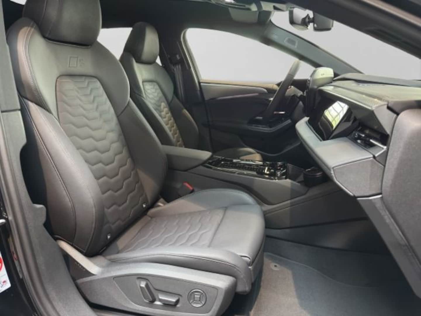 Bild über Audi A6 Avant e-tron S line business e-tron performance 270 kW - für weitere Informationen kontaktieren Sie den Audi Partner