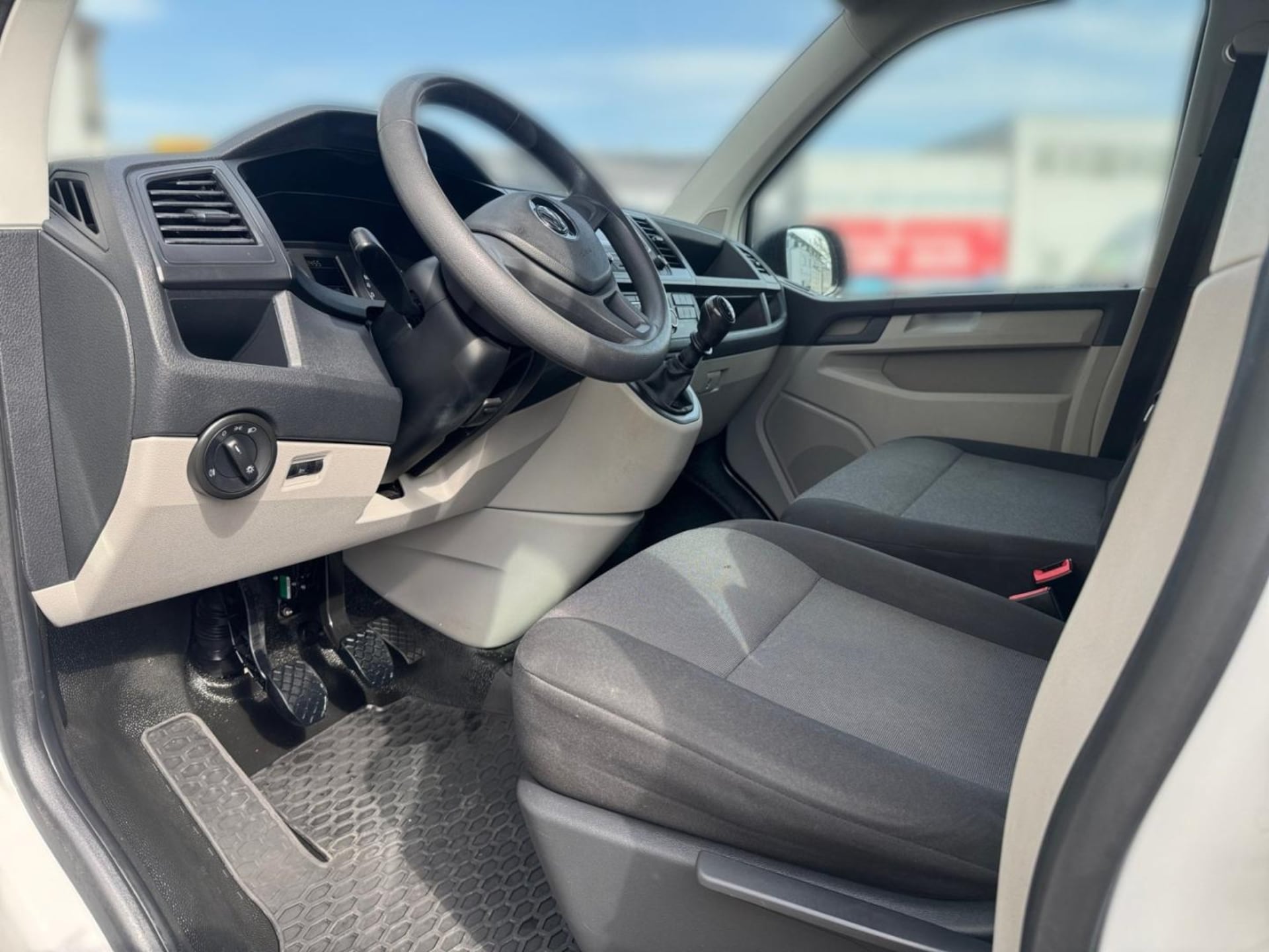 Volkswagen T6 Transporter Kombi kurzer Radstand