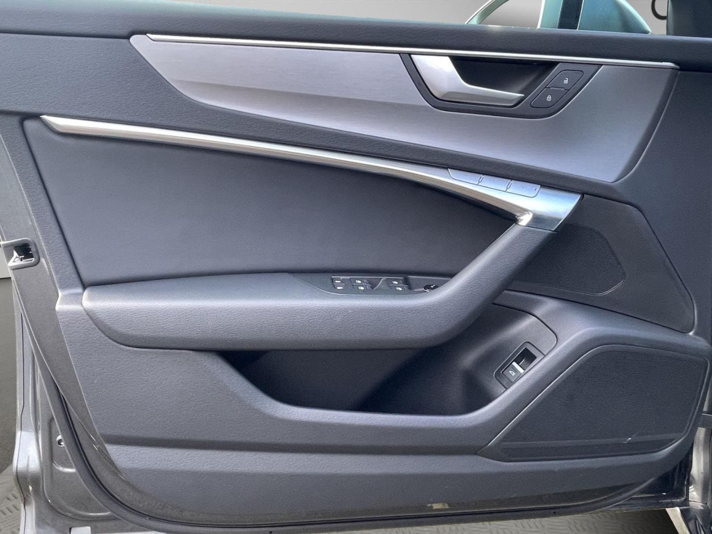 Bild über Audi S6 Avant TDI quattro tiptronic - für weitere Informationen kontaktieren Sie den Audi Partner