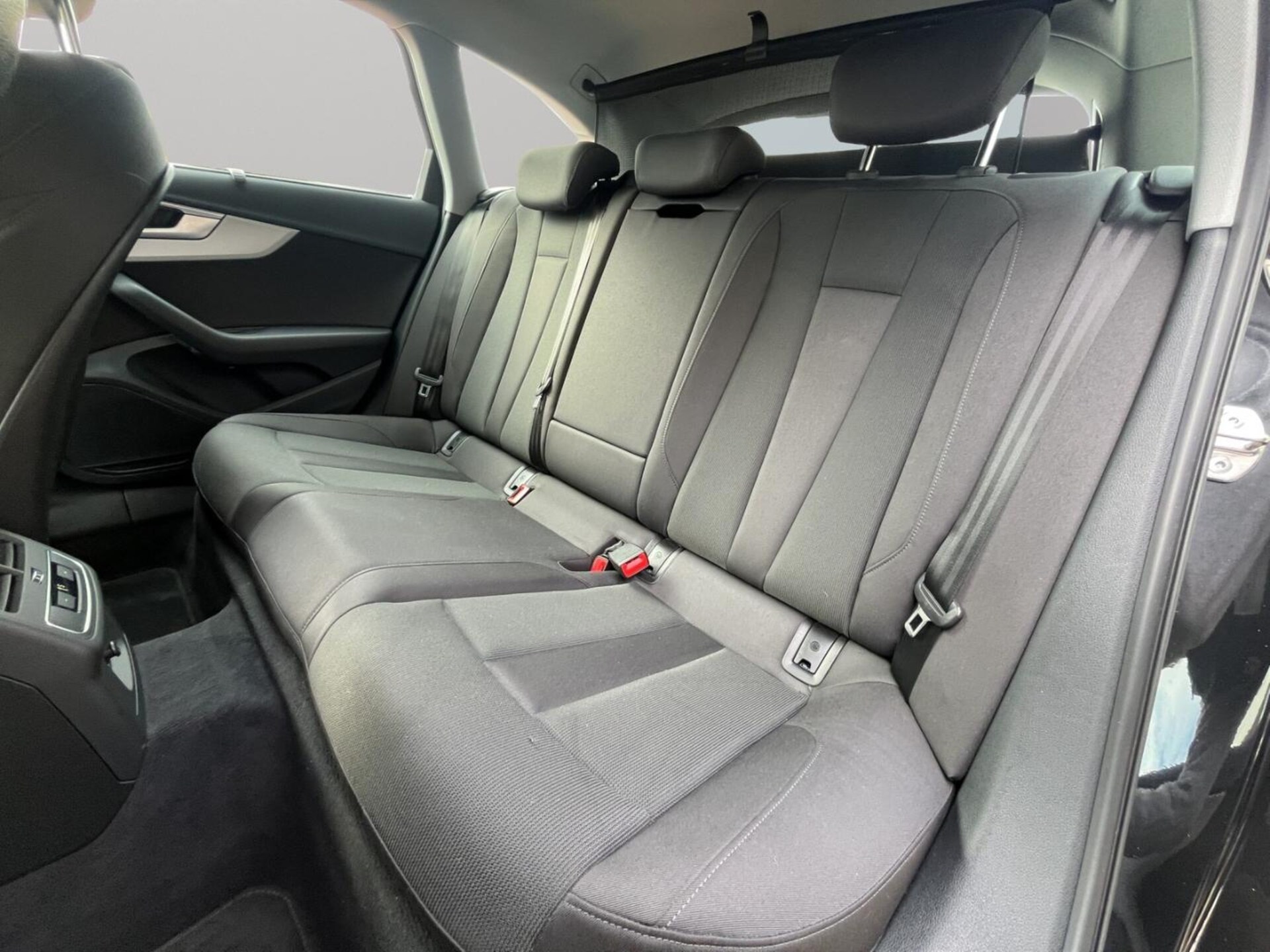 Audi A4 Avant S line