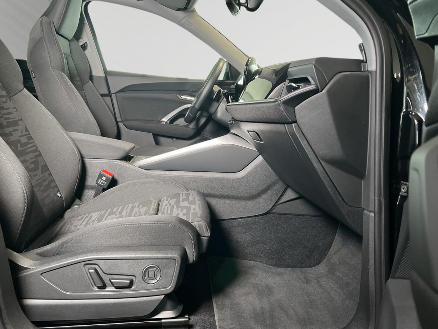 Bild über Audi Q5 Sportback TDI quattro 150 kW S tronic - für weitere Informationen kontaktieren Sie den Audi Partner