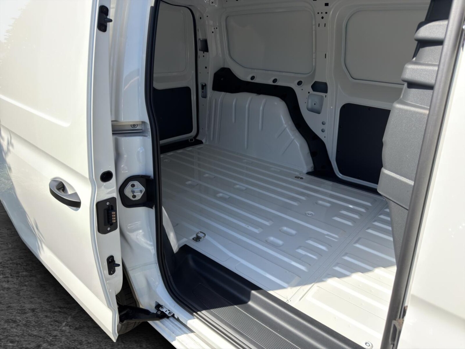 Volkswagen Caddy Maxi Cargo – Bild 11