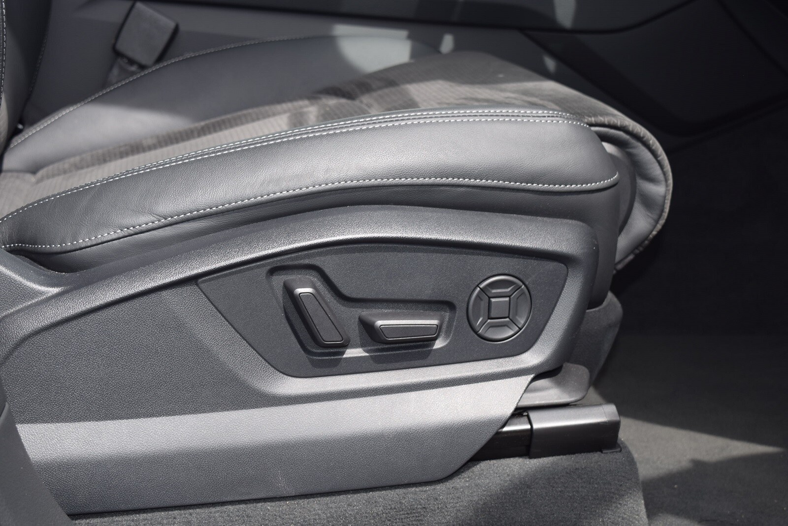 Image about Audi Q7 55 TFSI quattro S line 250(340) kW(PS) tiptronic