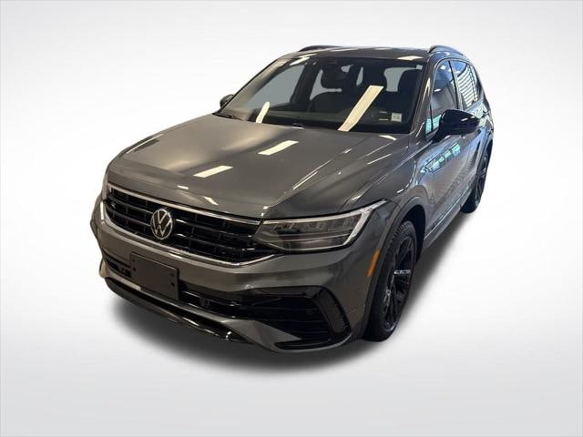 2023 Volkswagen Tiguan SE R-LINE BLACK's photo