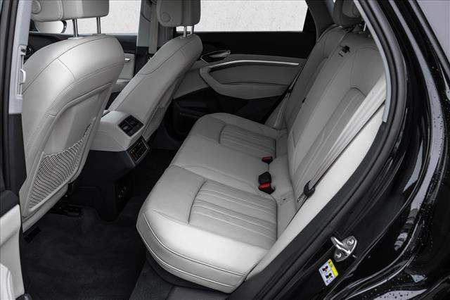 2024 AUDI Q8 - Image 23