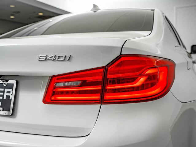 2019 BMW 5 Series 540i - Photo 16