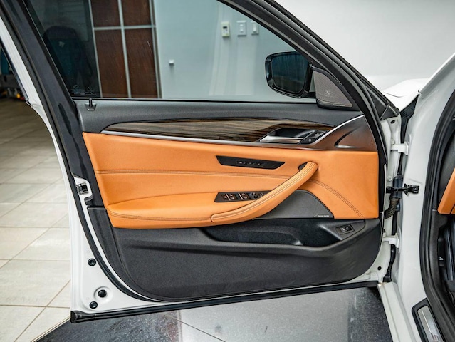 2019 BMW 5 Series 540i - Photo 21