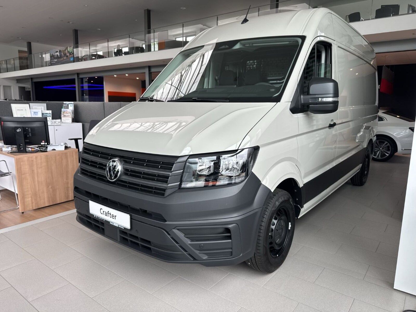 Volkswagen Crafter Kasten mittlerer Radstand – Bild 2