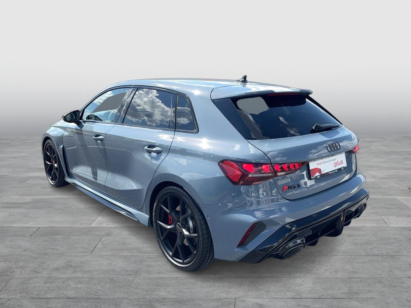 Bild über Audi RS 3 Sportback TFSI quattro S tronic - für weitere Informationen kontaktieren Sie den Audi Partner